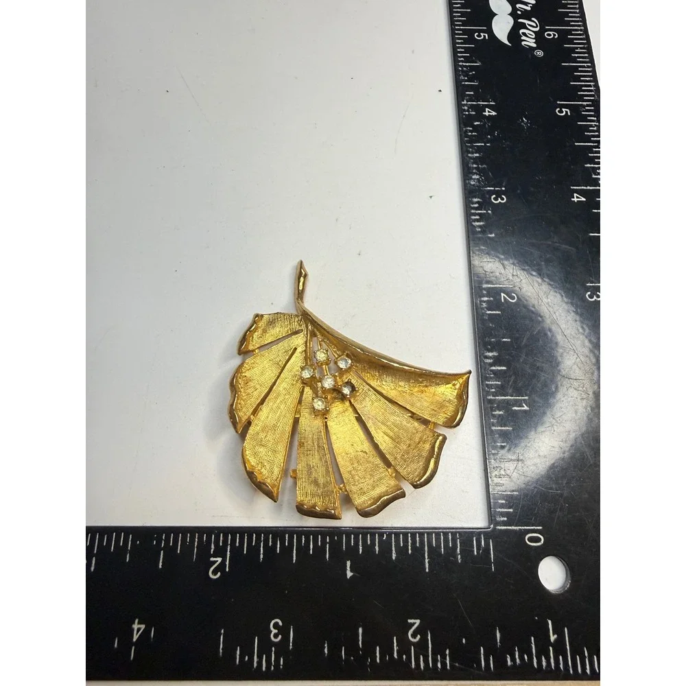 Vintage Gold Tone Textured Leaf Brooch Clear Rhinestone Accent Fan Shape Pin